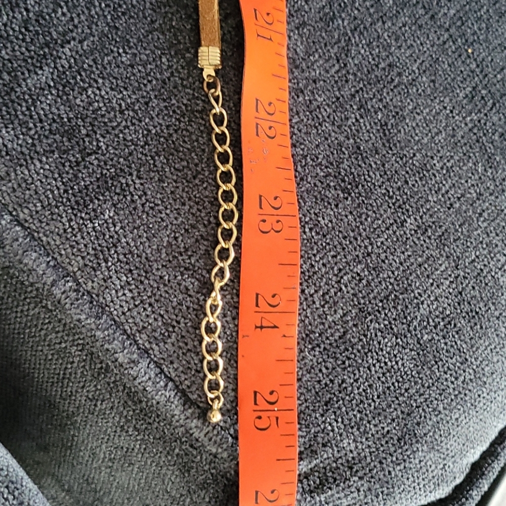 Floral design necklace - Picture 3 of 3